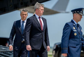 Deadlock on Battlefield, Divisions in Washington: What Does US Army Secretary’s Possible Departure Signal?