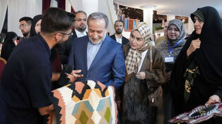 وزير الخارجية يتفقد معرض جمعية الدبلوماسيات الخيرية