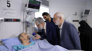 عیادت نمایندگان رهبر انقلاب از موسوی گرمارودی