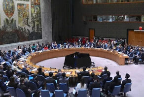 中方强烈反对个别成员国执意强推安理会恢复制裁伊朗，呼吁美国承诺不再动武，同伊朗真诚谈判