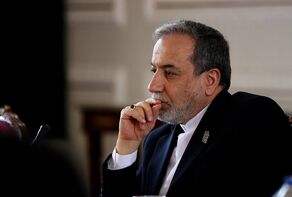 World is losing confidence in US financial system, says Araghchi
