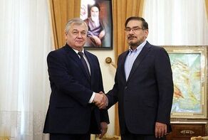 شمخاني: استراتيجية إيران هي تمتين العلاقات مقابل استراتيجية واشنطن في بث الفرقة