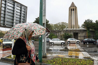 پیش‌بینی هواشناسی همدان فردا جمعه ۸ آبان؛ آغاز بارش باران و کاهش دما 