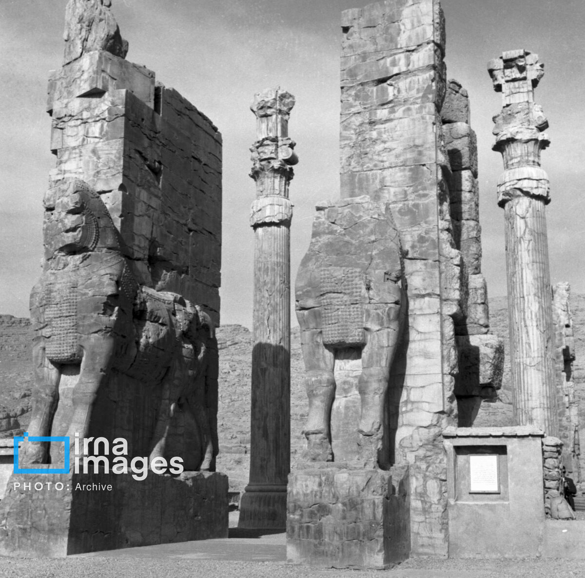 تخت جمشید در دهه 1340 (16)