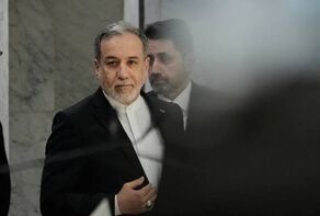 پاسخ  تندعراقچی به اتهام زنی‌های نخست وزیر انگلیس