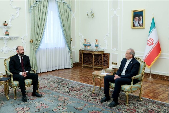 Тегеран и Ереван делают упор на расширение торгово-экономического и научно-технического сотрудничества.