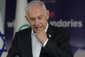 מבצע פריצה חושף קשרים הדוקים בין צוותו הפוליטי של נתניהו לתקשורת.