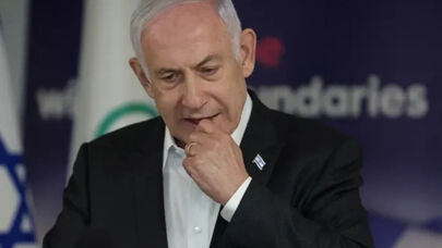 מבצע פריצה חושף קשרים הדוקים בין צוותו הפוליטי של נתניהו לתקשורת.