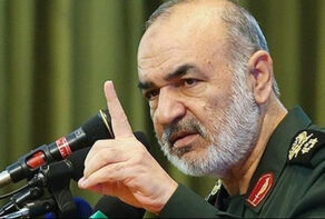 الحرس الثوري: فضلا عن كورونا نواجه فيروسات الحظر والحرب النفسية والتهديد العسكري