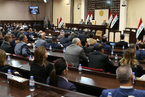 العراق.. دعوات للكشف عن أسماء الشخصيات التفاوضية مع امريكا والكاظمي يحذّر: البلاد تمرّ بأزمات كبيرة