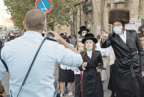המשטרה עצרה חשוד בתקיפת כתב גל