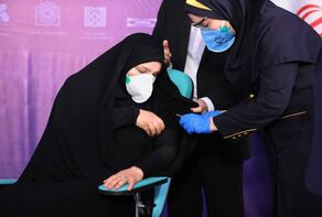 ايران تعلن نجاح اختبار لقاح كورونا المحلي على 14 متطوع