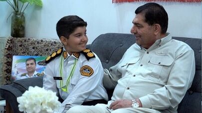 دیدار محمد مخبر با خانواده شهید شاهین شرفشاهی