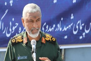 وقتی تهدیدها کارساز نیست؛ پیام حضور دریادار عظمایی در خانه شهدای تنگه هرمز