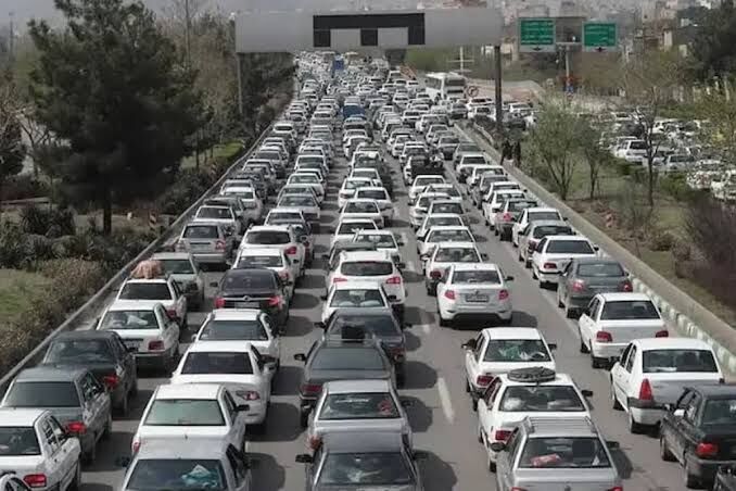 آخرین وضعیت ترافیک جادههای منتهی به تهران امروز ۱۴ مهر ؛ کدام معابر پرترافیک هستند؟