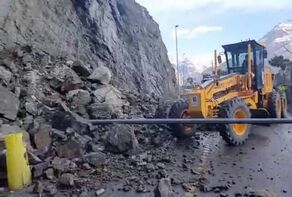 ریزش سنگ در جاده چالوس و محور نشتارود؛ آخرین وضعیت تردد اعلام شد