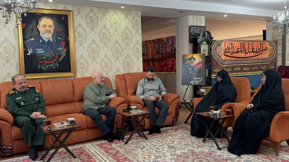 دیدار قالیباف با خانواده شهیدان خادمی و نصیرزاده و تجلیل از فرماندهان شهید