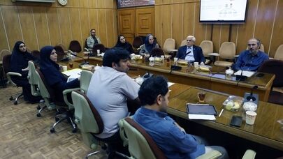 حضور محمدرضا عارف در دانشگاه صنعتی شریف برای دفاع پایان‌نامه دکتری