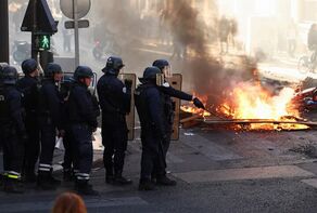 从“没有老师”到“没有未来”，法国青年为何走上街头
