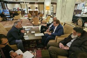 لقاء إیرانی باکستانی على هامش اجتماع 