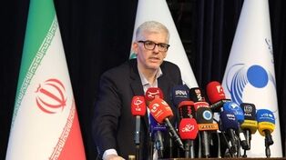 رئیس منظمة الفضاء الإیرانیة: سجلنا عدة أرقام قیاسیة فی صناعة الفضاء

