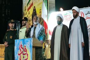 العمید نقدی: السفن الأمریکیة مجبرة على التحرک باستمرار لتجنب استهدافها
