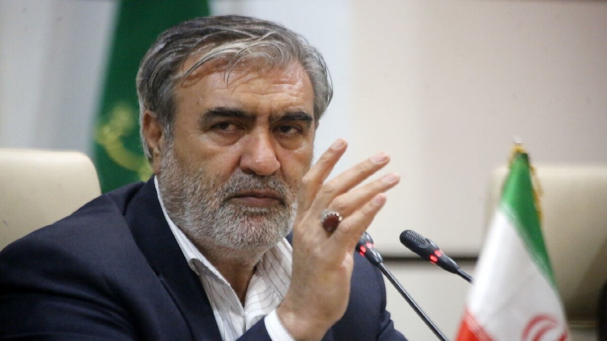 عزیزی: در نهایت ما و همسایه‌ها می‌مانیم؛ چشم در چشم