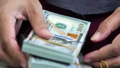 عرضه ۲ میلیارد دلار اسکناس به بازار ارز؛ سقف خرید دلار اعلام شد
