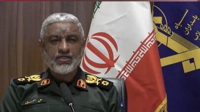 دریادار عظمایی: ناوهای آمریکایی جرأت نزدیک شدن به تنگه هرمز را ندارند