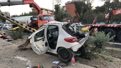 تصادف مرگبار پژو ۲۰۷ در بزرگراه بسیج؛ مرگ دو زن بر اثر برخورد با تیر برق