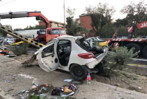 تصادف مرگبار پژو ۲۰۷ در بزرگراه بسیج؛ مرگ دو زن بر اثر برخورد با تیر برق