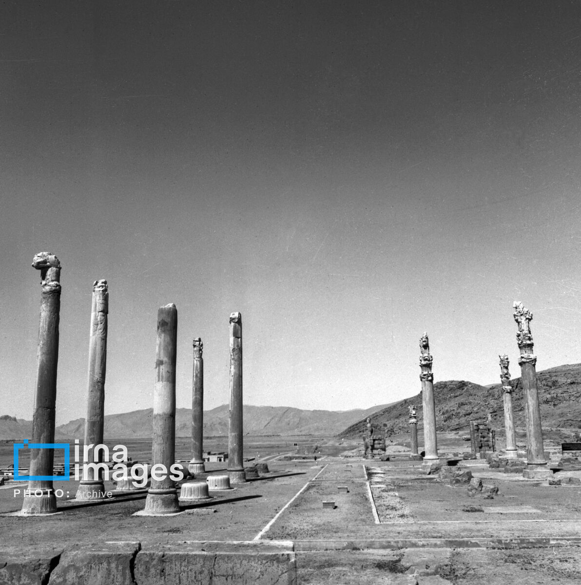 تخت جمشید در دهه 1340 (8)