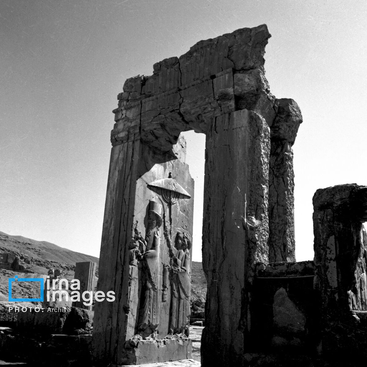 تخت جمشید در دهه 1340 (7)